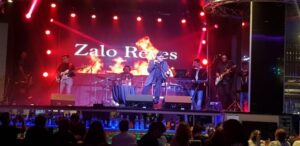 Zalo Reyes vuelve a Punta Arenas acompañado de su hijo y su nieto