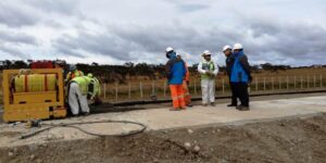 Autoridades inspeccionaron obras de pavimentación en camino a Punta Prat