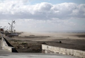 Temporal de viento generó cortes de energía y suspensión de cruces