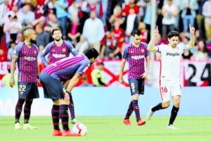 No levanta cabeza: Vidal fue sustituido en el entretiempo en duelo del Barcelona