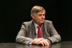 Declaraciones de Fernández sobre la salida de Castañón desatan controversia