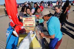 Héctor Carvajal: la historia del heladero que sedujo a los magallánicos con su producto estrella