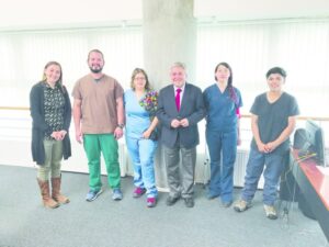 Veterinarios esterilizarán e implantarán microchips a perros y gatos en Puerto Edén