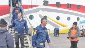 Confirman que pasajero de crucero se  lanzó al agua en sector de Puerto Yartou