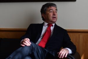 Coloma emplaza a Navarro ante crisis en Venezuela