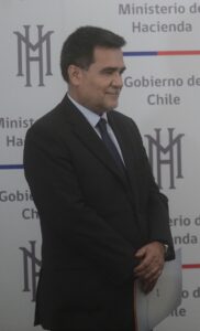 Hacienda celebra “sólida” alza de la economía chilena