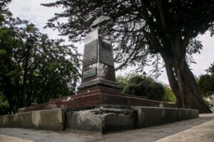 Mal estado de monumentos es tildado de “lamentable” por concejala de Punta Arenas