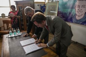 Liceo Sara Braun contará con nuevo sistema de becas para alumnos egresados
