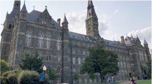 Revelan sobornos para entrar a universidades