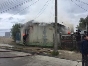 Incendio destruyó vivienda en Playa Norte