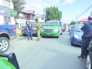 Padre e hijo detenidos por propinar golpiza callejera a comandante de Carabineros