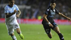 Con dos chilenos en cancha, Racing ganó a Belgrano y sigue puntero en Argentina