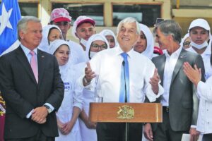 Piñera mantiene aprobación de 44% y mejora percepción de la situación económica