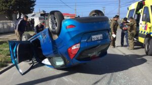 Dos mujeres lesionadas dejó como saldo colisión con posterior volcamiento