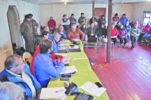 Boric solicita mejores condiciones de vida para los habitantes de Puerto Edén y emplaza al Presidente Piñera