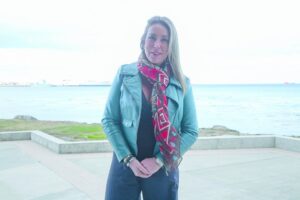 Periodista Jennifer Warner encabezó seminario de liderazgo