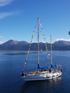 Yate “Patagonia” mantiene supremacía en la Regata Internacional Cabo de Hornos, ganando en la extensa segunda etapa