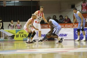 Valdivia equilibró la serie frente a ABA Ancud, con destacada actuación de Naranjo