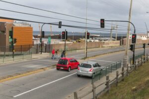 Moneda en sensor de semáforo originó desprogramación que derivó en grave congestión