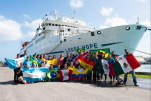 La librería flotante más grande  del mundo llegará a la Patagonia