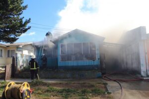 Incendio destruyó una casa en Barrio Prat
