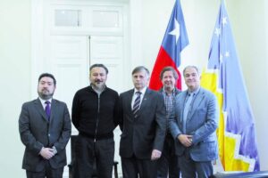 Salmonicultores de Magallanes plantearon sus problemáticas al intendente Fernández