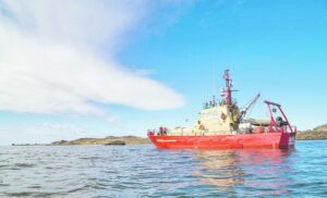 Nave científica Karpuj sorteó con éxito su segunda campaña en la Antártica