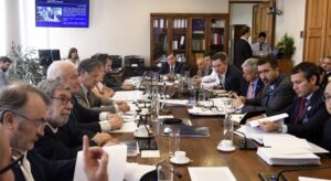 Trabajadores de ENAP alertas por reforma tributaria