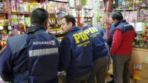 PDI y Aduanas allanaron dos locales y decomisaron “medicamentos” ilegales