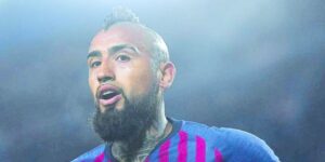 Vidal asoma como suplente ante el Lyon