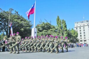 Un centenar de turistas y puntarenenses disfrutaron tradicional desfile dominical