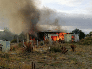 Incendio arrasó con vivienda en Villa Generosa y dejó a mujer damnificada