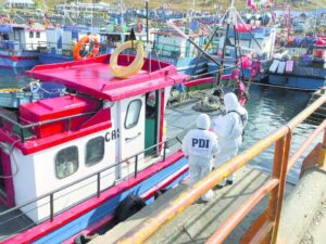PDI realizó diligencias en lancha que tripulaba hombre en alta mar