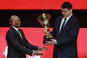 Bryant y Ming protagonizaron el sorteo del Mundial de Básquetbol