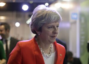 Parlamento británico aprueba que May solicite a la UE una prórroga del Brexit