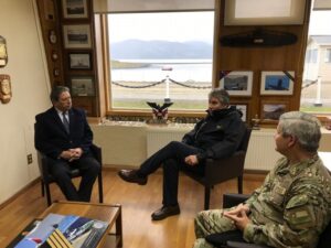 Ministro de Defensa finalizó visita a Puerto Williams