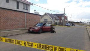 Delincuentes sustrajeron auto y causaron daños