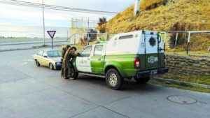 Conductor que no portaba documentos intentó eludir control policial