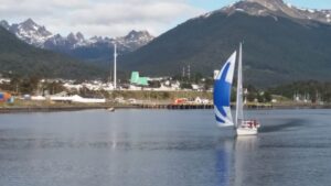 Yate “Patagonia” pisa fuerte en el arranque de la Regata Cabo de Hornos