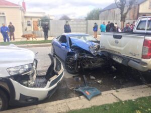 Violento choque dejó un lesionado y daños en tres vehículos