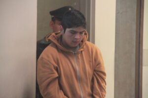 Joven que volcó y se fugó tras apuñalar a un familiar recuperó su libertad