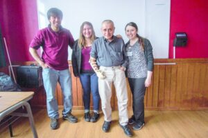 Jóvenes emprendedores magallánicos construyen mano ortopédica con impresora 3D
