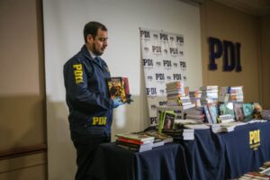 PDI incautó más de 1.300 libros falsificados de alta calidad desde céntrica tienda