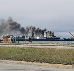 El fuego afectó a buque factoría Cabo de Hornos