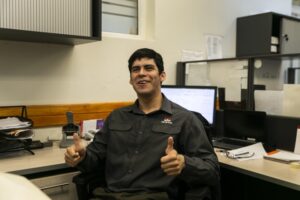 El joven magallánico que sufre de parálisis cerebral y trabaja en una prestigiosa empresa regional