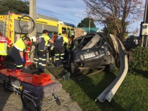 Conductor salvó de milagro tras violento accidente en Avenida Costanera