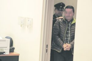 Hasta 18 años de cárcel piden a padrastro por violar a menor amenazándola con cuchillo y pistola