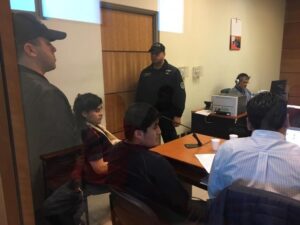 Hermanos fueron formalizados por robar especies desde local en el sector sur