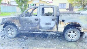 Dejan en libertad a pirómano que quemó camioneta