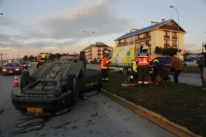 Cuatro lesionados dejó como saldo volcamiento en la Costanera
